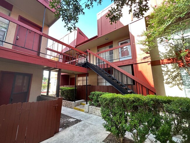 Building Photo - **MOVE IN SPECIAL** ! Beautiful 2 Bedroom ... Unit # 501, Rental