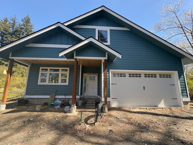 Building Photo - Brand New - Big 5 bedroom House