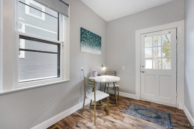 Photo - 256 Union Ave SE Unidad 1 Historic District