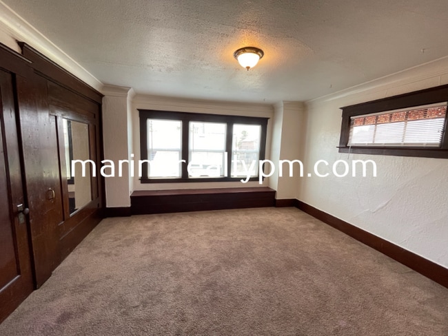 Building Photo - 625 Ohio St Rental
