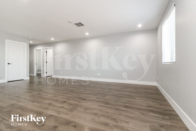 Photo - 3858 W Tamarisk Ave
