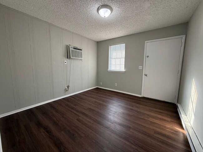 Photo - Just renovated!! Inglewood 1 bedroom duplex by park!! Pets okay!
