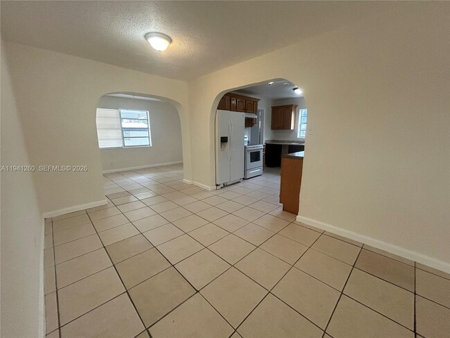 Photo - 5225 Mayo St