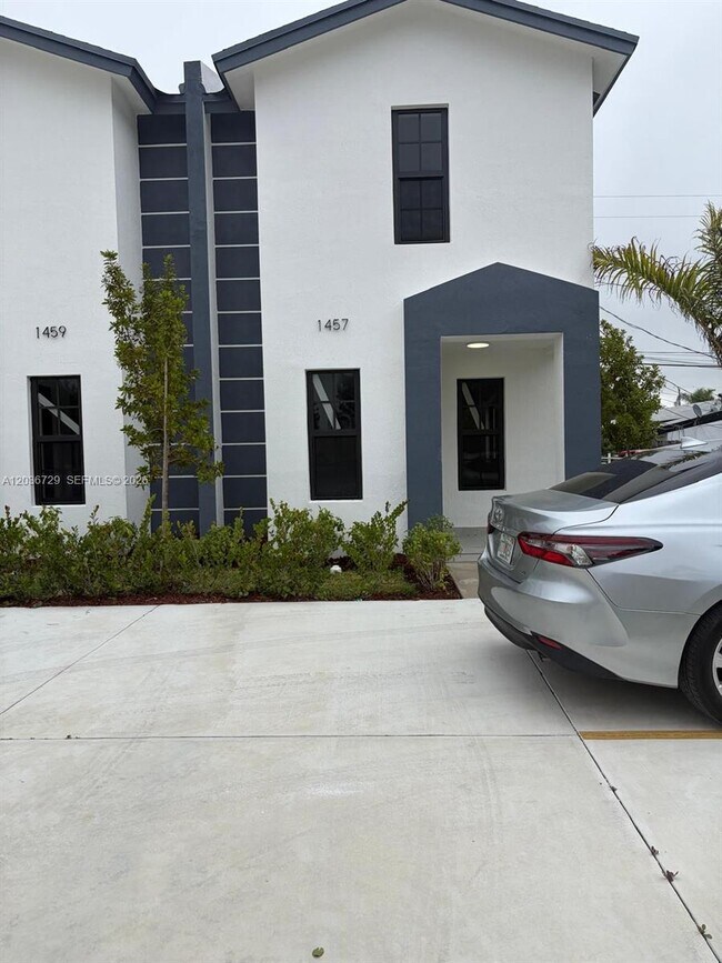 Photo - 1459 NW 2nd Ave