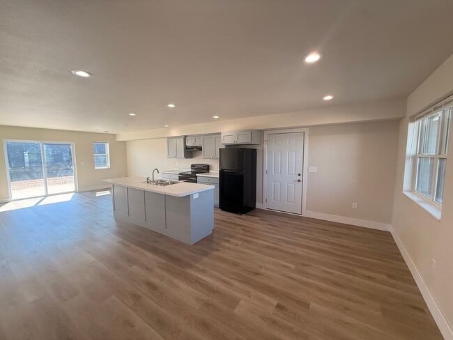Building Photo - 3034/3030 Bennington Place Unit 3030 Bennington Place