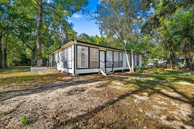 Photo - 16643 Lake Cir