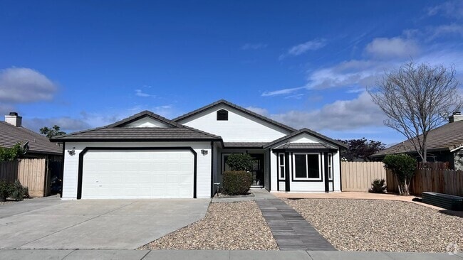 Building Photo - 2170 Cerra Vista Dr Rental