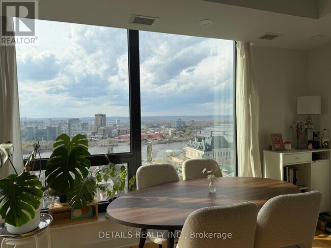Photo - 340 Queen St