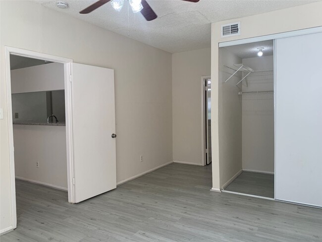 Building Photo - 2710 Grants Lake Blvd Unit B5