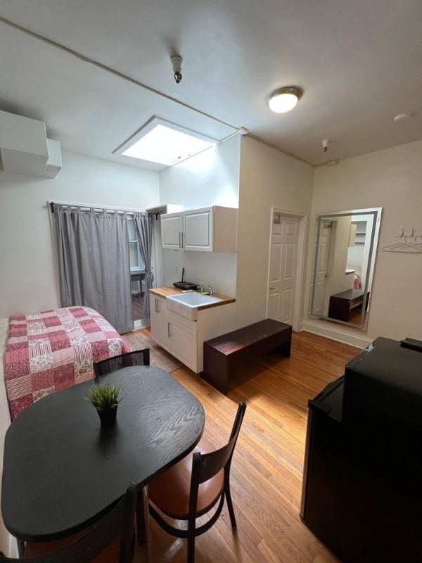 Photo - 118 W Main St