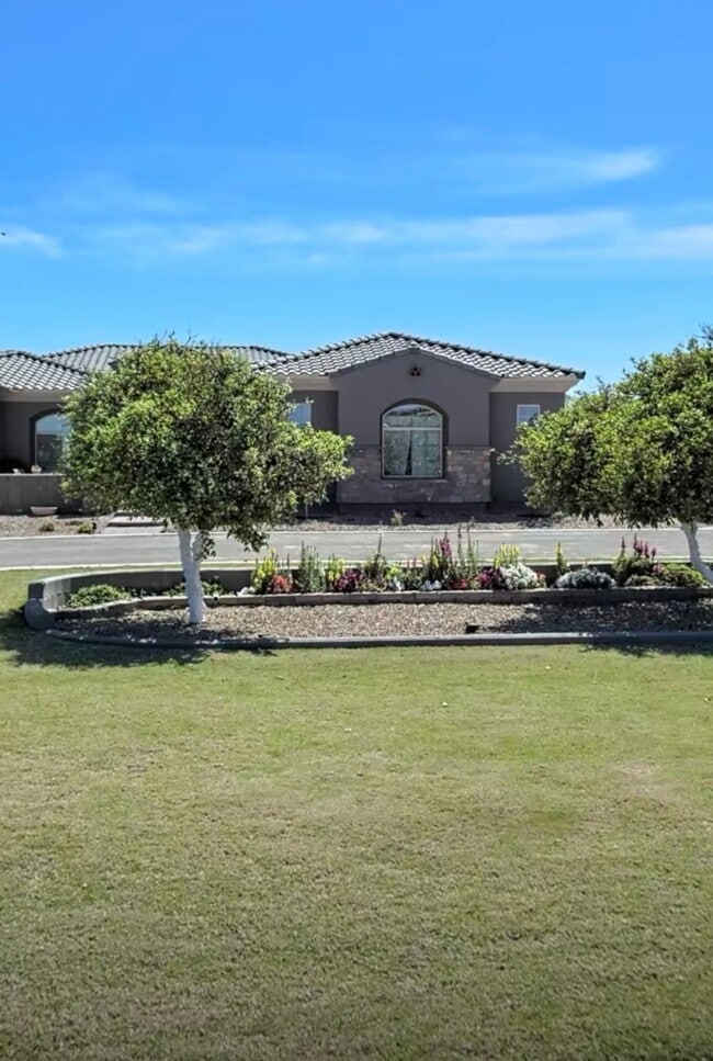 Building Photo - 20421 E Excelsior Ct