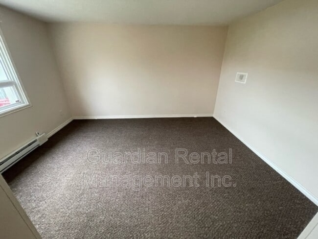 Photo - 299 Court St N Unité 2