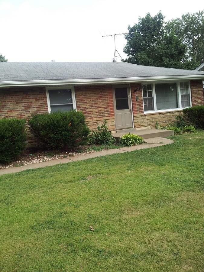 Photo - 320 Kirk Dr House