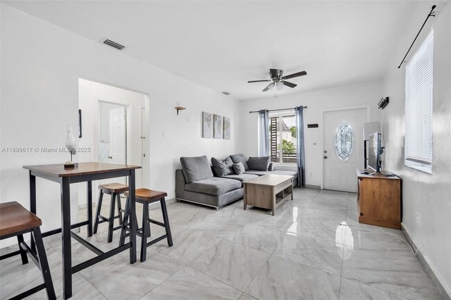 Photo - 277 NW 48th St