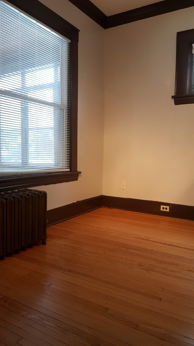dormitorio delantero - 3300 1st Ave S