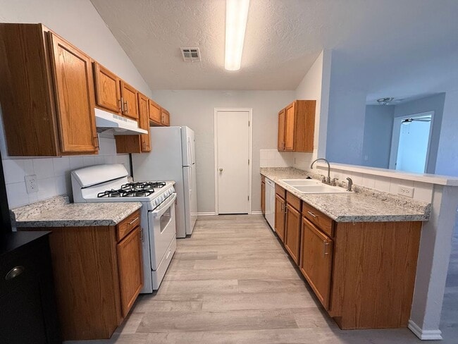 Photo - 4 Bedroom - 2 bath duplex located near campus and State Highway 9