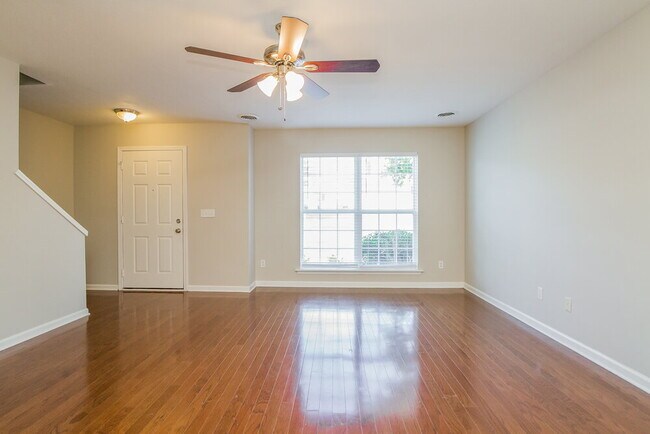 Photo - 1031 Tom Hailey Blvd