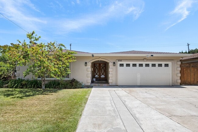 Building Photo - Private Oasis with a new price Rental