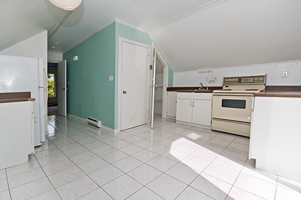 Photo - 870 19th Av W