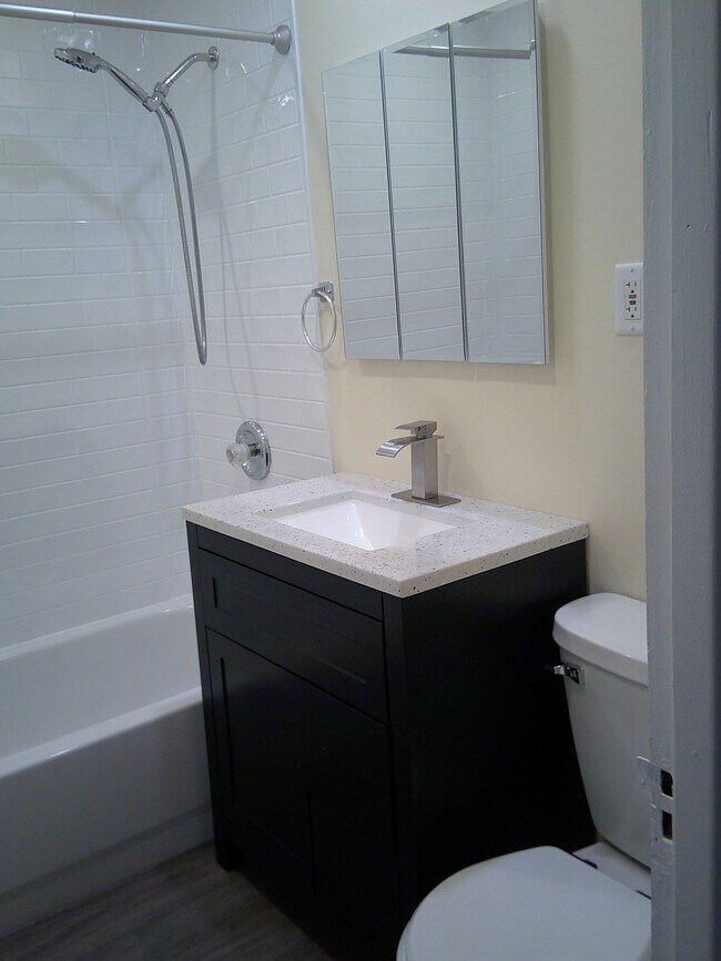 4738 W George St Unit 1W