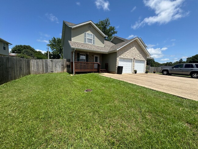 Photo - 3 bedroom, 2.5 bathroom duplex located clo...