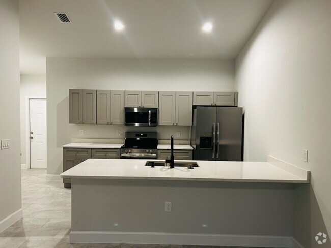 Building Photo - 4608-4610 SW 8th Ct Unit 4608 SW 8th Ct Rental