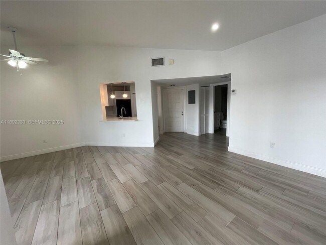 Photo - 1042 Adams Ave Unidad 1042E