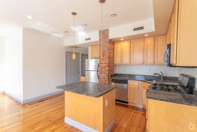 Building Photo - Second Floor Spacious 3 Bd 1 Bath Near Nor... Unit 2 Rental
