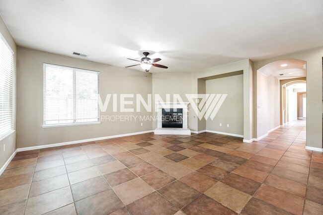 Photo - 1014 Waterford Dr