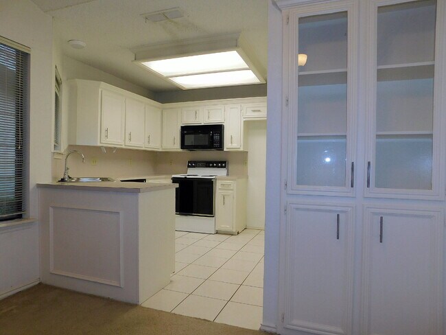 Photo - Beautiful Townhouse off Frankford!