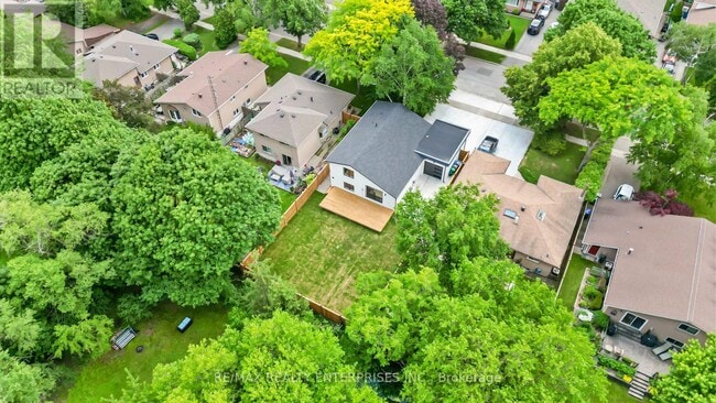 Photo - 1495 Thetford Ct
