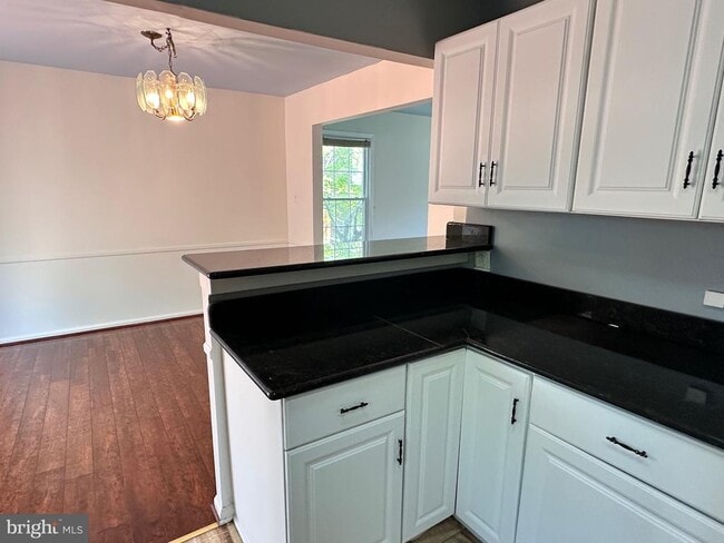 Photo - 7914 Forest Path Way