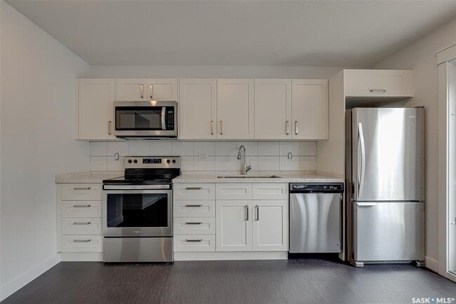 Photo - 401 Avenue L S