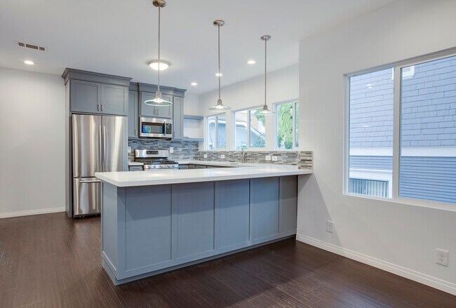 Photo - 2765 W 8th St