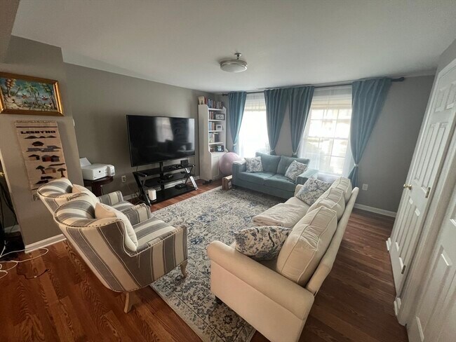 Photo - 208 N Main St