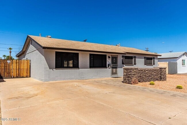 Photo - 1310 W Romo Jones St