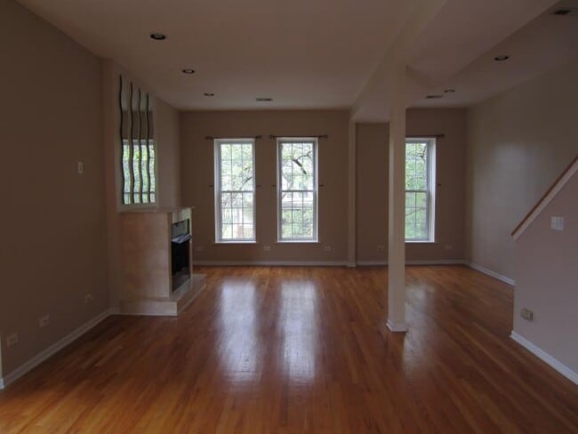 Photo - 4321 S Ellis Ave Unidad 2