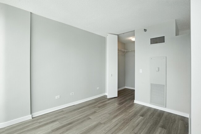 Photo - 385 E Ohio St