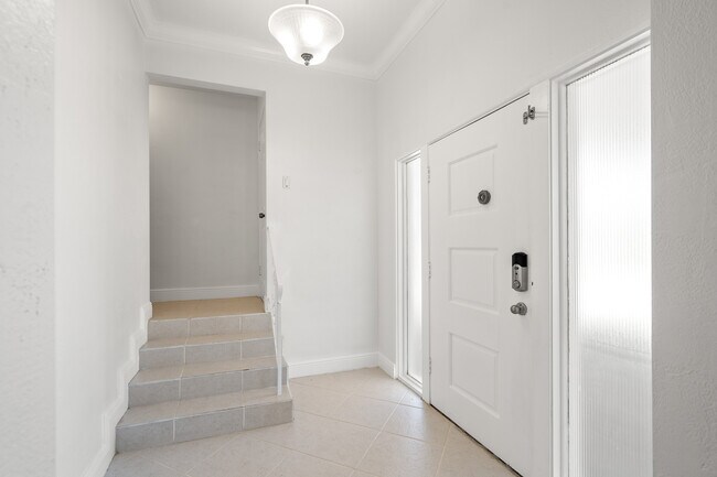 Photo - 2173 W Vina Del Mar Blvd