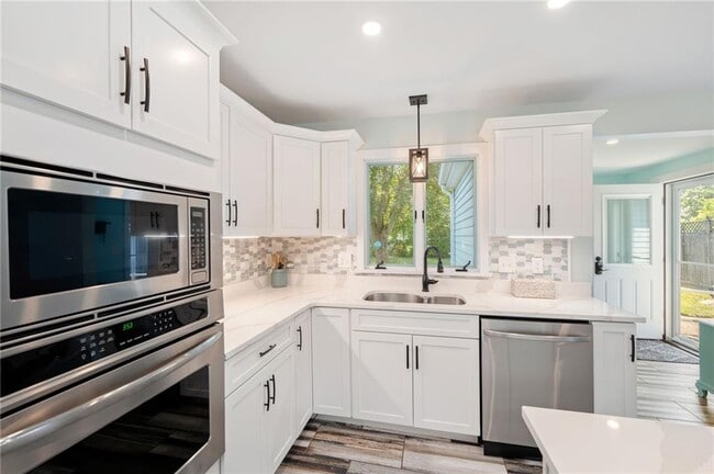 Photo - 9 Woodlund Ave