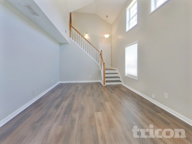 Photo - 1053 Abercorn Way