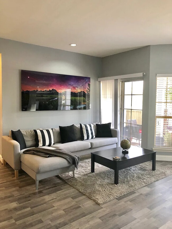 Photo - 3906 Penderview Dr Unit 704