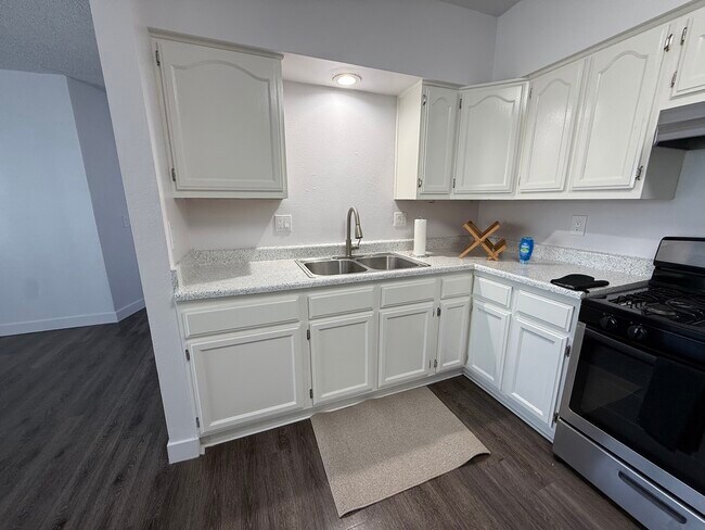 1651-1655 W 206th St