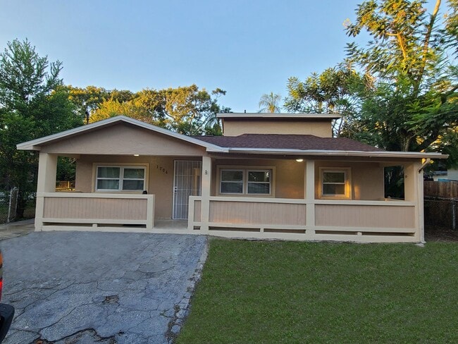 BRAND NEW RENOVATION! Spacious 5-Bed/2-Bat... - BRAND NEW RENOVATION! Spacious 5-Bed/2-Bat...