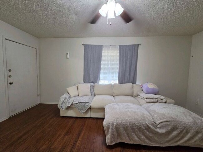 Spacious 2 Bedroom Duplex in Gilmer!