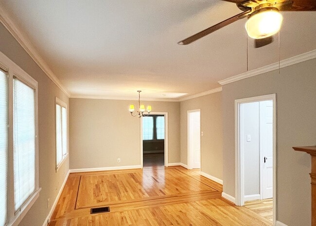 Photo - 3263 Bishop St