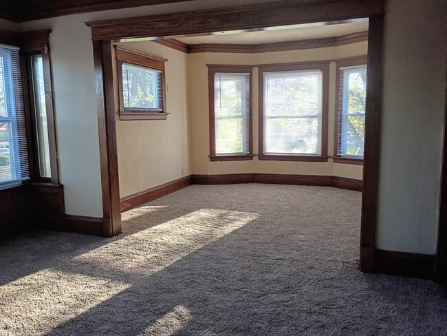 Photo - 2330 N 45th St Unit Upper