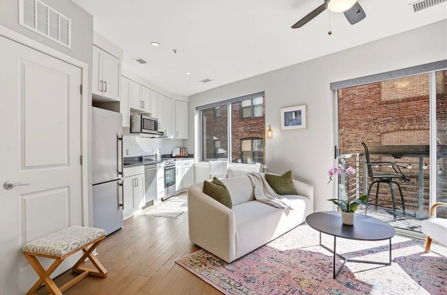 Building Photo - 2550 17th St NW Unit 305