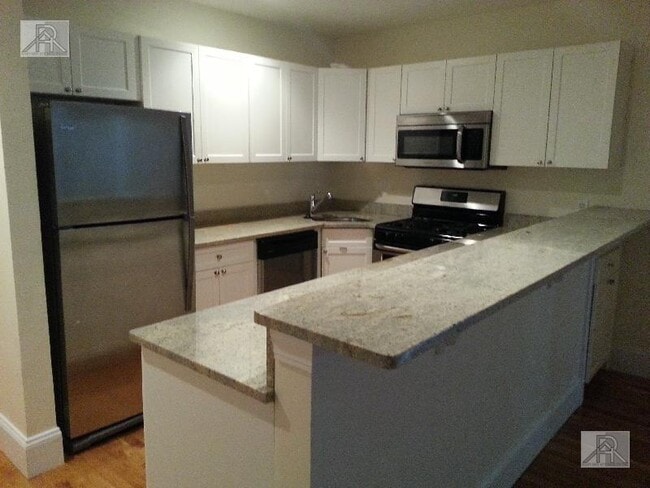 Building Photo - 3 bedroom in Brookline MA 02446 Unit 6