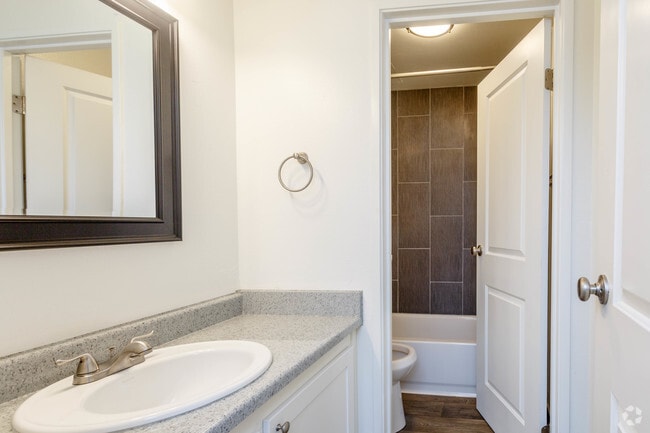 1BD, 1BA - 715 SF